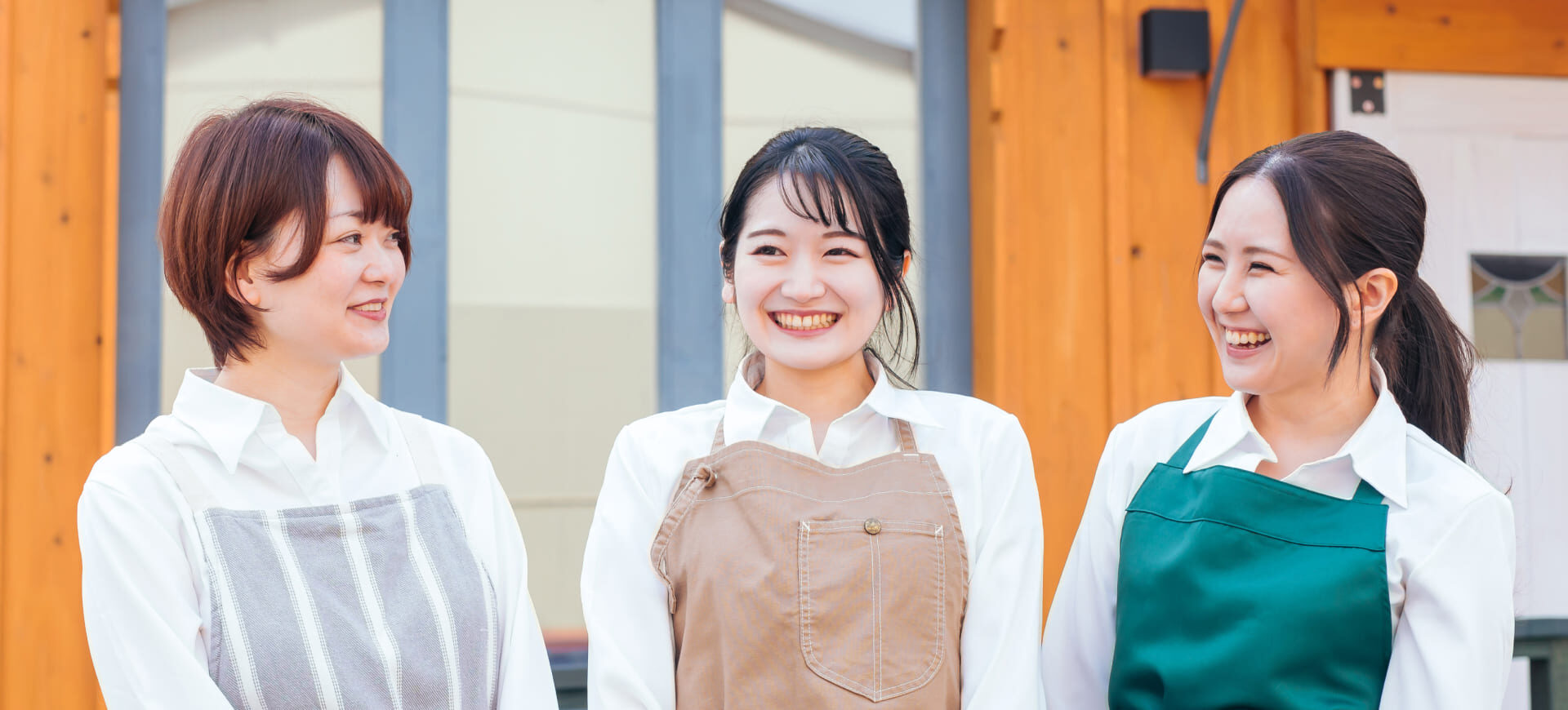 明るく働く女性