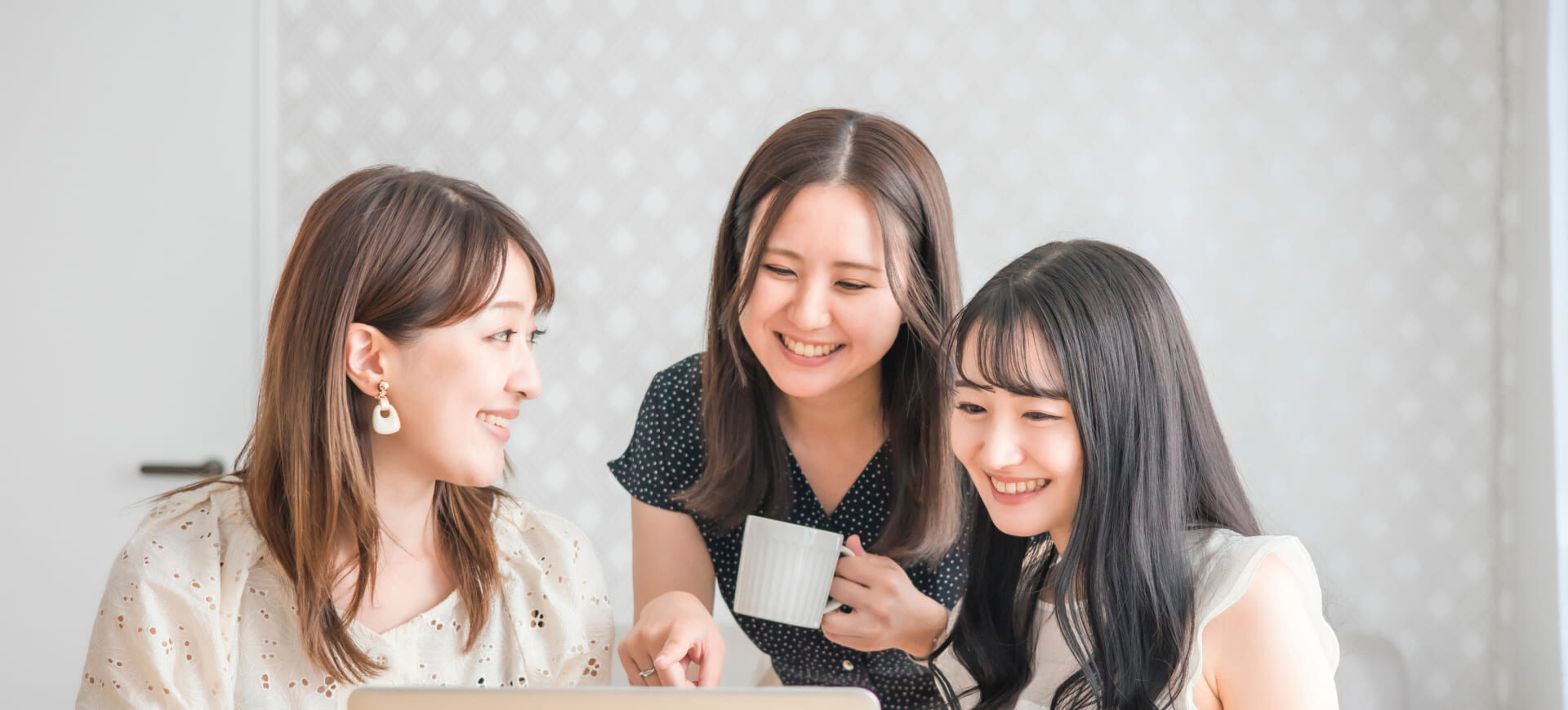 女性が活躍するオフィス